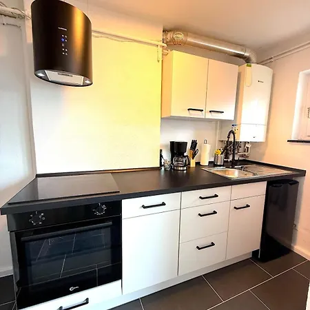 R&s-homes-2025-kitchen,balcony,tv アパート